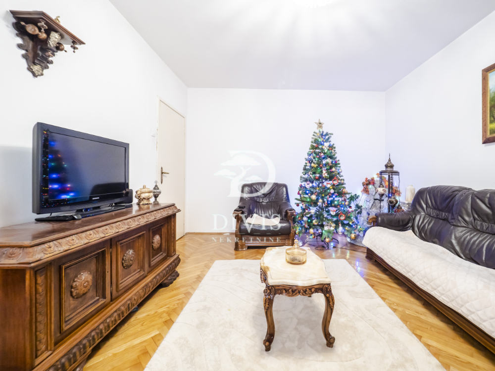 Slika 0 - Ugrinovačka, Troiposoban stan na prodaju, 82m2, 229.900€